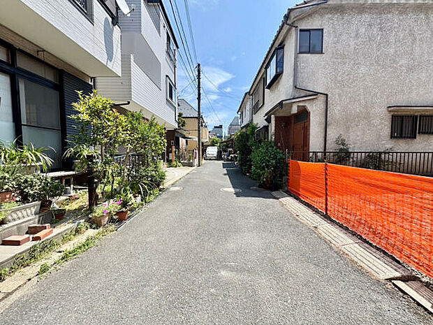 【前面道路】その他周辺環境などはご見学の際にもご確認いただけます。見学のご希望は赤色の「見学予約ボタン」からお問い合わせください♪