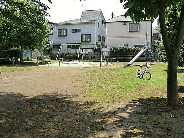 長谷津第二公園(約421m)