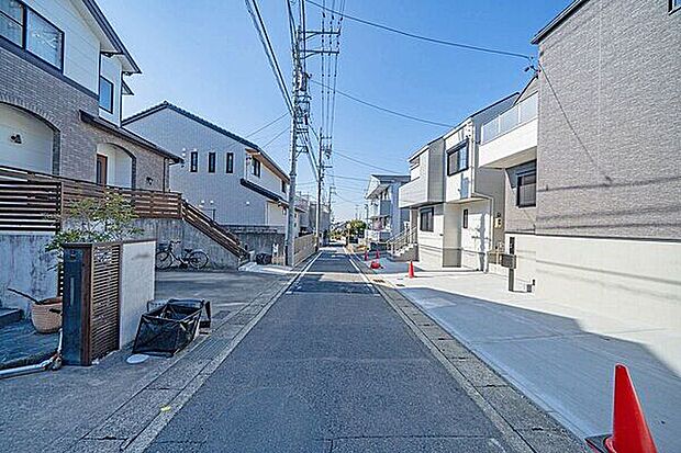 【前面道路】毎日の買い物には欠かせないスーパー、マックスバリュ左京山店まで徒歩11分(804m)と便利な立地。ご見学希望、詳細情報についてはお気軽にお問い合わせください♪