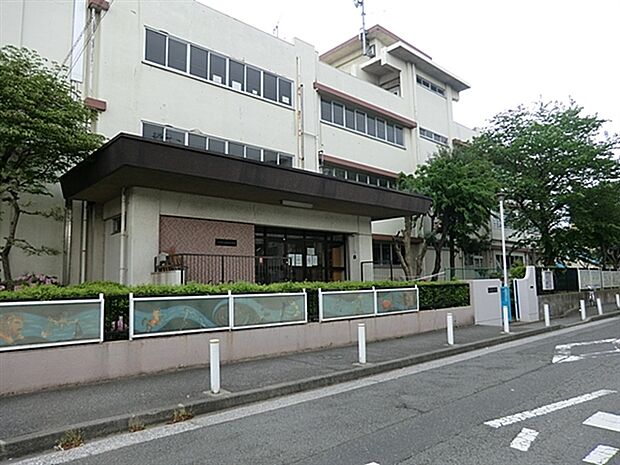 川崎市立臨港中学校(約385m)