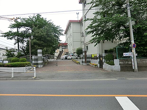 さいたま市立文蔵小学校(約512m)