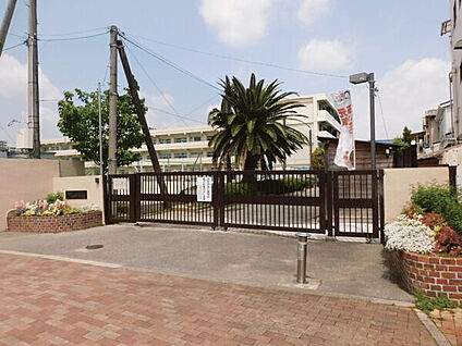 吹田市立吹田第二小学校 1112m