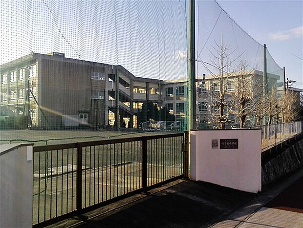 名古屋市立鳴子台中学校（約374m）