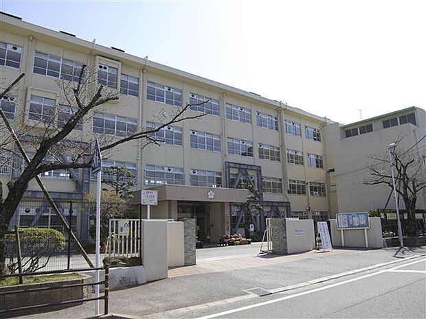福岡市立三筑小学校(約1,118m)