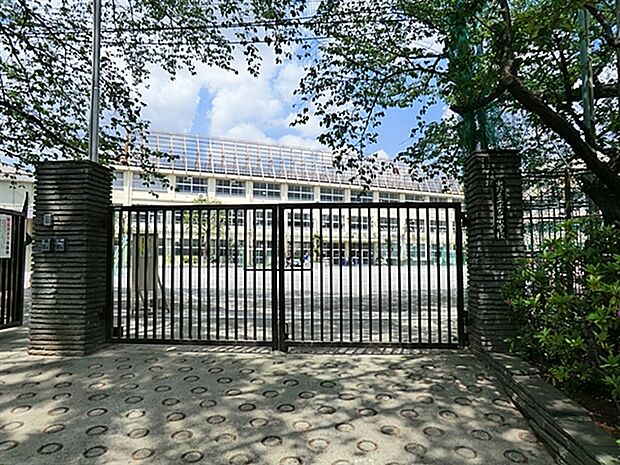 中野区立江古田小学校(約722m)