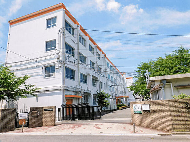 高槻市立第六中学校（約437m）