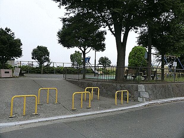 綱島上町公園（約445m）