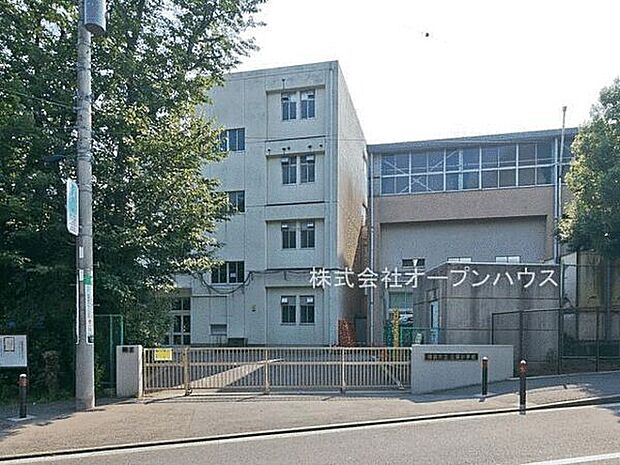 横浜市立三保小学校（約569m）
