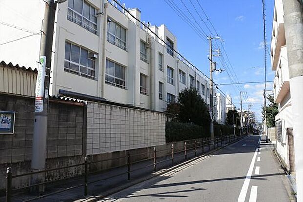 大阪市立南田辺小学校（約525m）