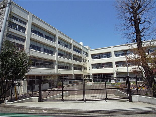 横浜市立港北小学校（約887m）
