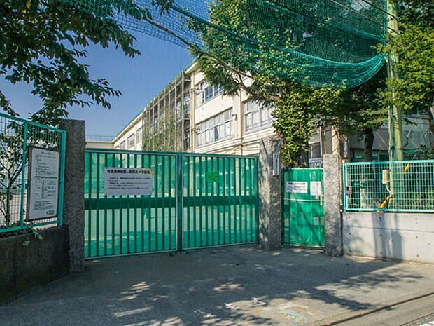 杉並区立高井戸第三小学校(約757m)