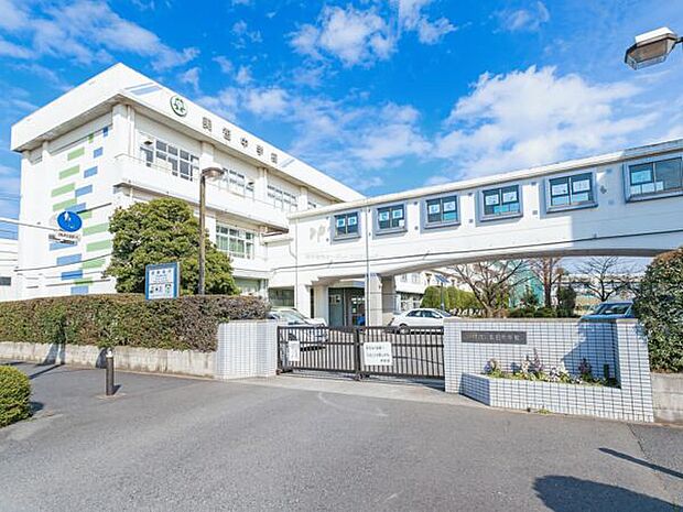 戸田市立美笹中学校（約1,349m）