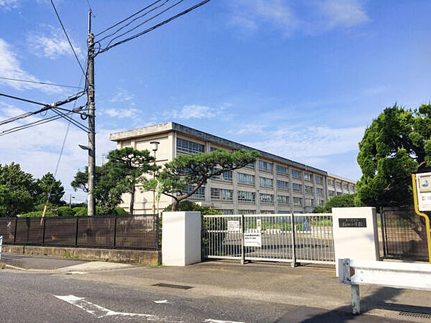 茅ヶ崎市立梅田小学校（約1,076m）