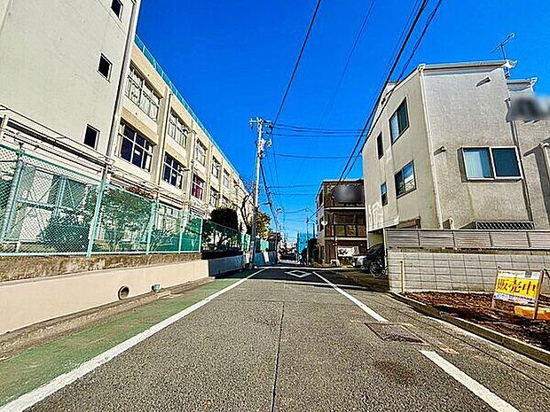 【前面道路】毎日の買い物には欠かせないスーパー、東急ストア上池台店まで徒歩7分(510m)と便利な立地。詳細情報につきましては、お気軽にお問い合わせください。