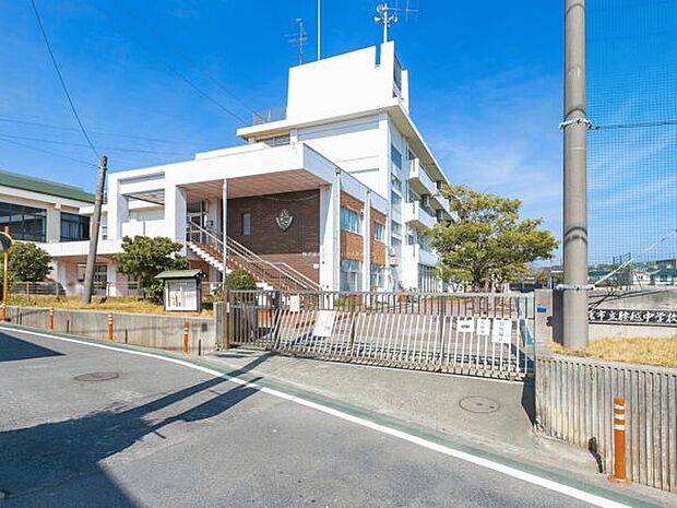 鎌倉市立腰越中学校（約2,039m）