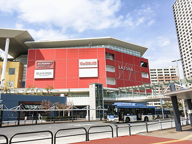 ラゾーナ川崎プラザ(約1,456m)