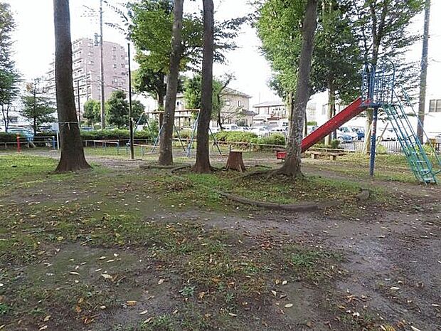 東中新宿第一公園(約618m)