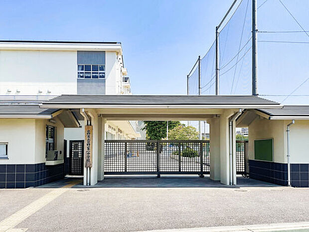 日野市立日野第一中学校(約896m)