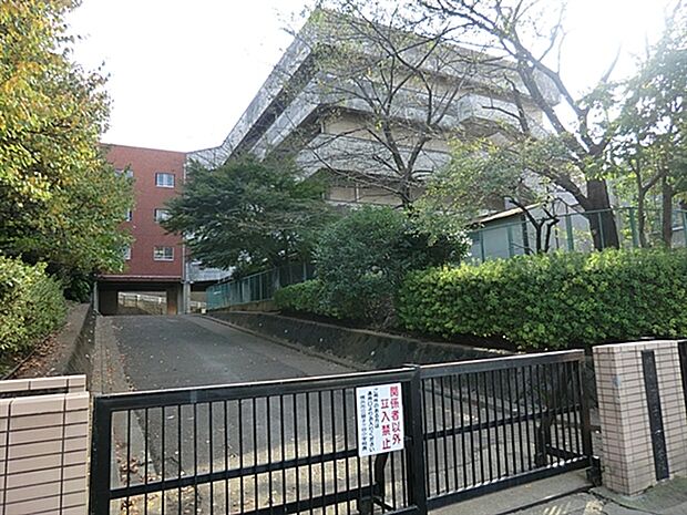 横浜市立獅子ケ谷小学校(約579m)