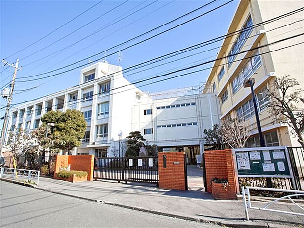 川崎市立向丘中学校(約172m)