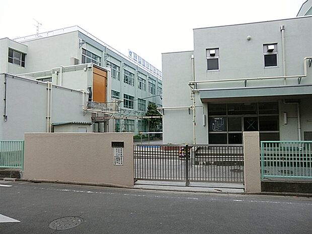 江戸川区立春江中学校(約575m)
