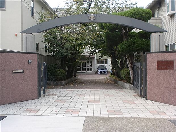 名古屋市立桜山中学校(約996m)