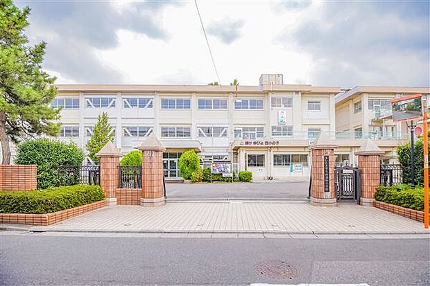 さいたま市立西浦和小学校（約702m）