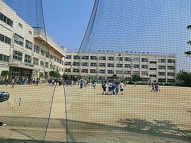 足立区立栗原北小学校（約812m）