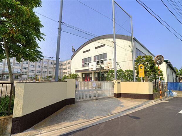 足立区立第六中学校（約727m）