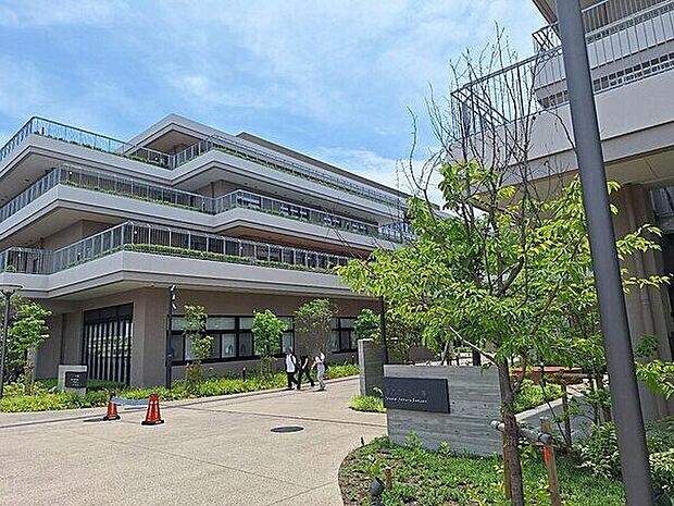 豊中市立庄内さくら学園（約242m）