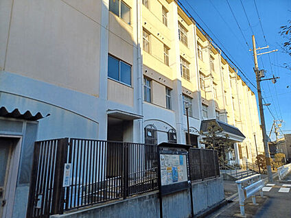 大阪市立大池中学校 322m
