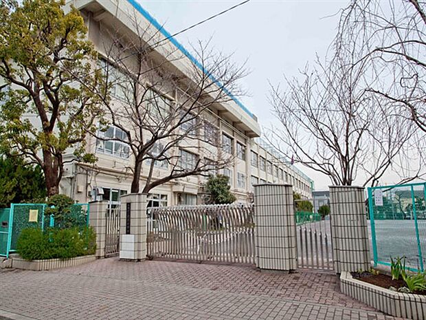 板橋区立西台中学校(約971m)