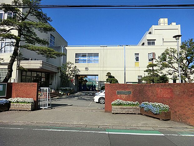 川口市立戸塚中学校（約1,629m）