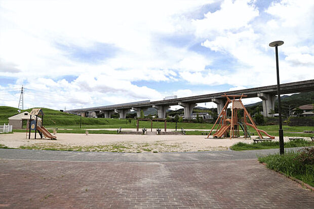 大塚古墳公園(約1,540m)