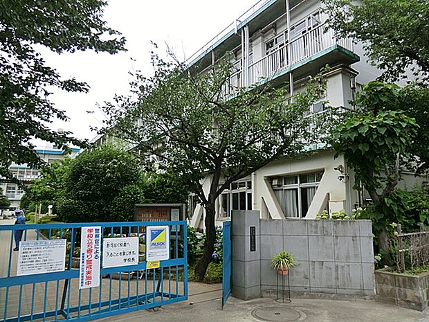 戸田市立笹目小学校（約747m）