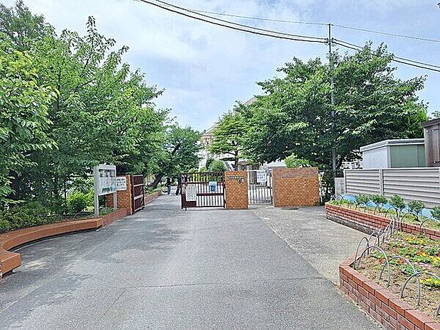 伊丹市立西中学校（約526m）