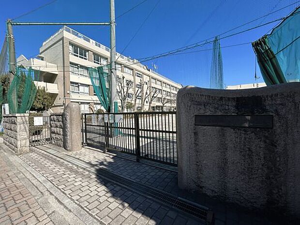 葛飾区立上平井中学校（約935m）