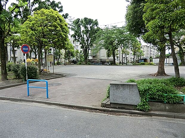 上石神井公園（約427m）