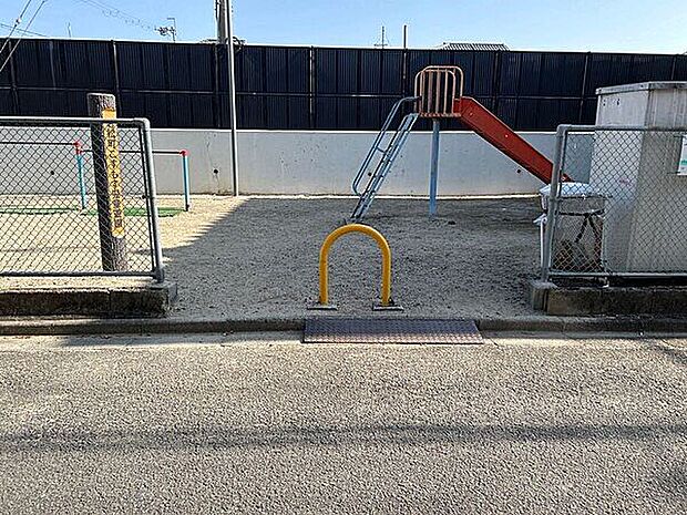 若松町こすもす児童遊園(約802m)