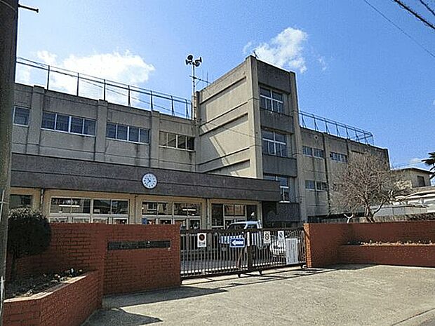 松戸市立松飛台第二小学校(約621m)