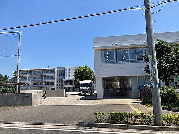 流山市立小山小学校(約1,418m)