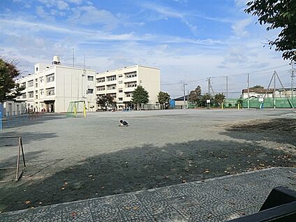 横浜市立旭小学校 845m