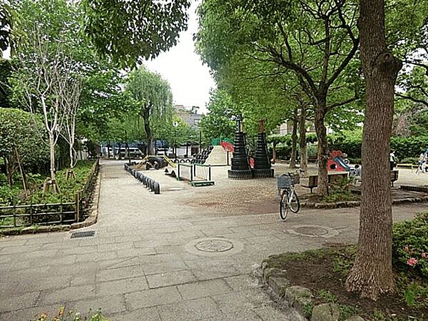 南小岩三丁目児童遊園(約332m)