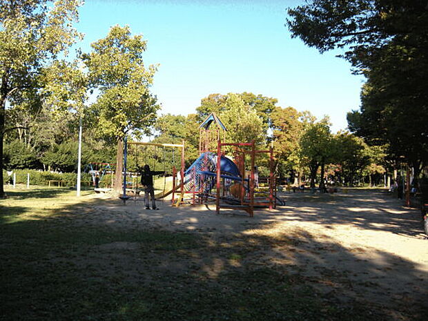 彦田公園(約595m)