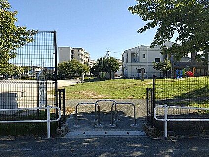 弥永中公園 790m