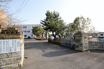 太田市立宝泉東小学校 873m