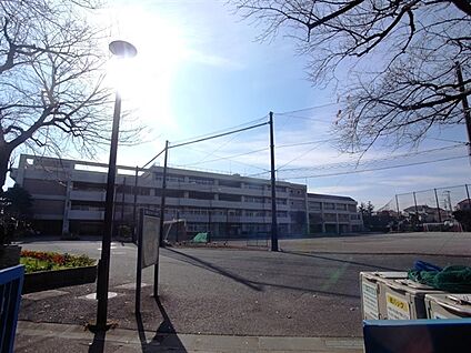 横浜市立仲尾台中学校 861m