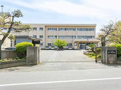 茅ヶ崎市立第一中学校 1689m