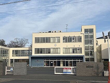 大泉町立北中学校 626m
