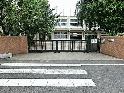 練馬区立立野小学校 924m
